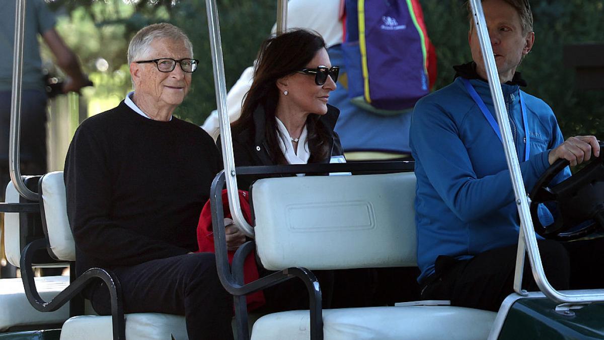 resort de lux in caraibe al lui bill gates plin de gunoaie si echipamente stricate membrii clubului cer 100 de milioane despagubiri