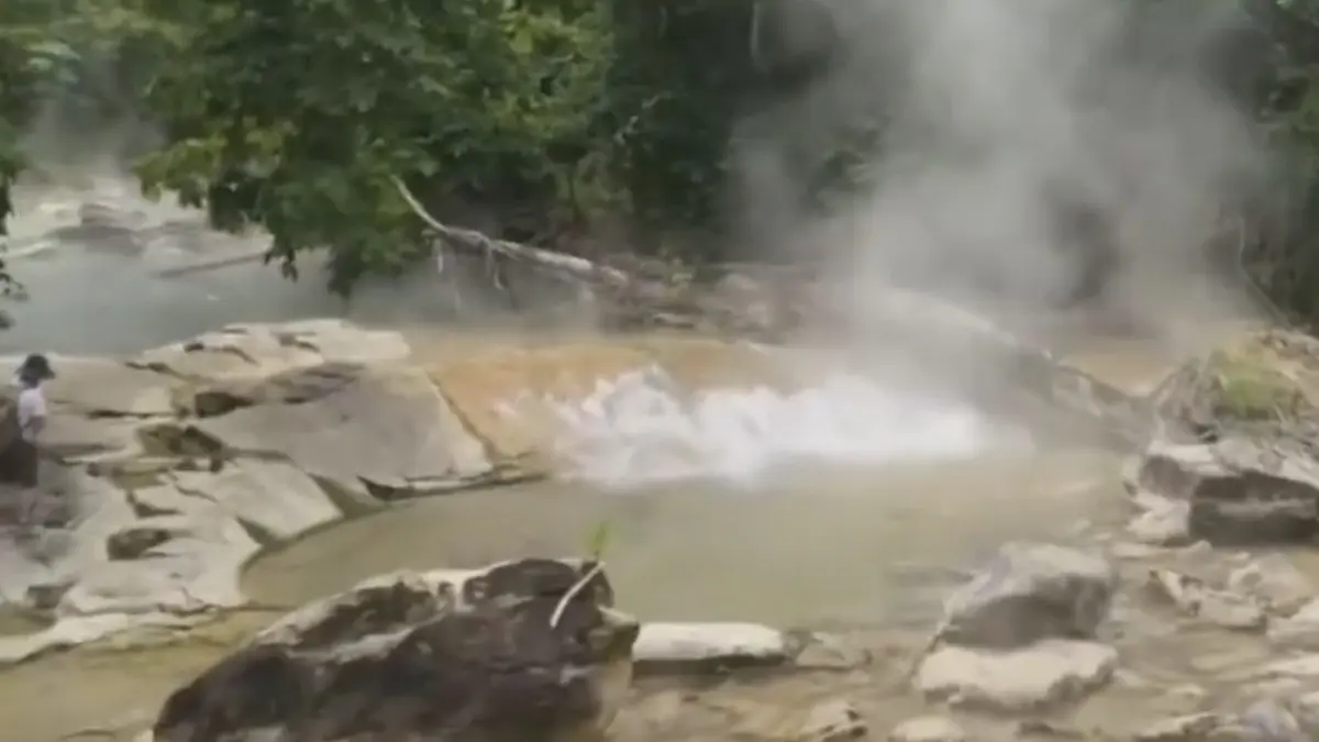 in inima amazonului este un rau care fierbe temperatura apei atinge 86 de grade pe o portiune lunga de 6 kilometri