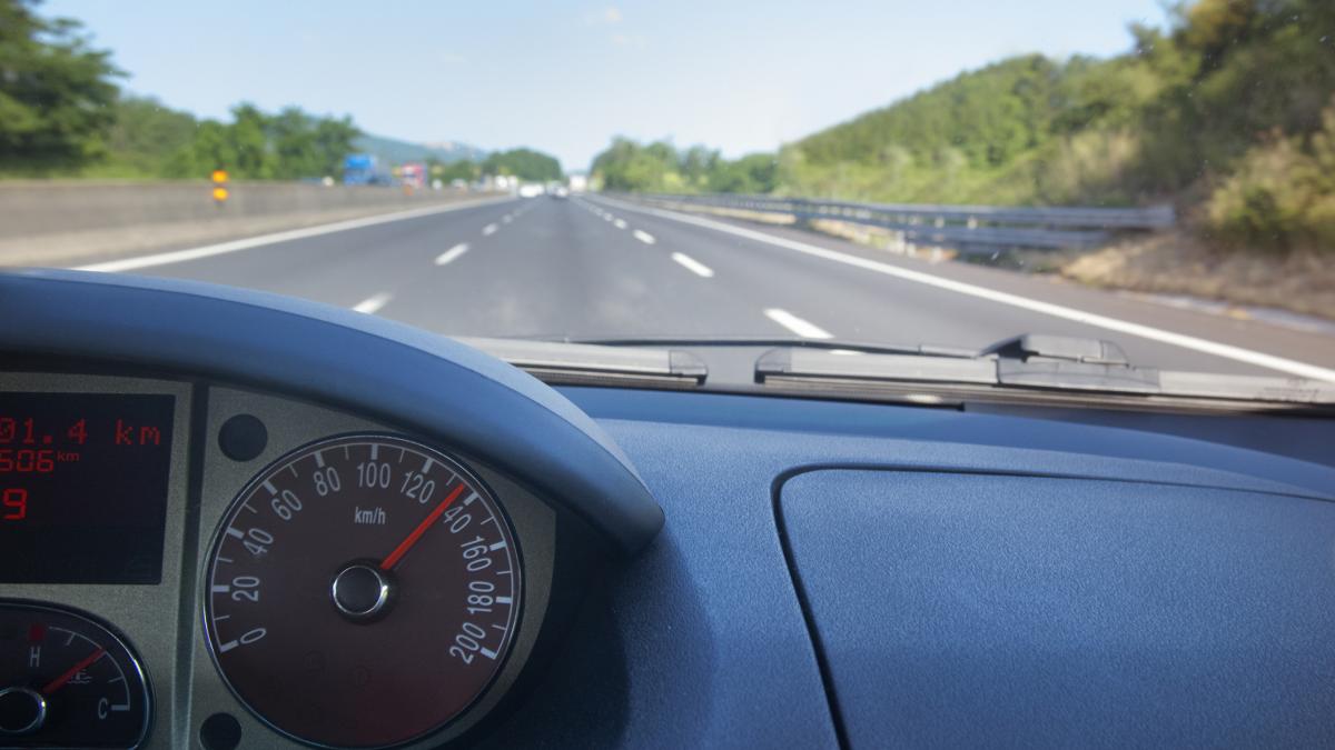 doi romani au mers 100 de kilometri pe autostrada in italia cu fiul lor mort pe bancheta din spate am crezut ca doarme