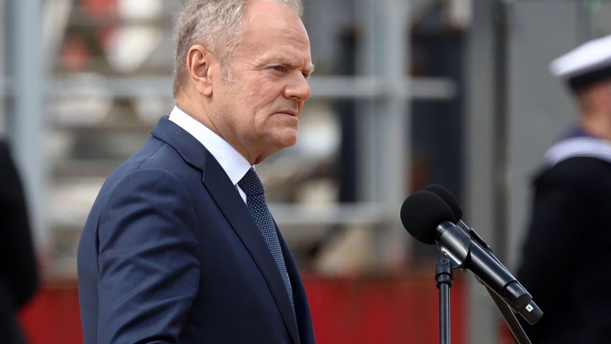 donald tusk promite ca armata poloniei va fi cea mai mare din europa