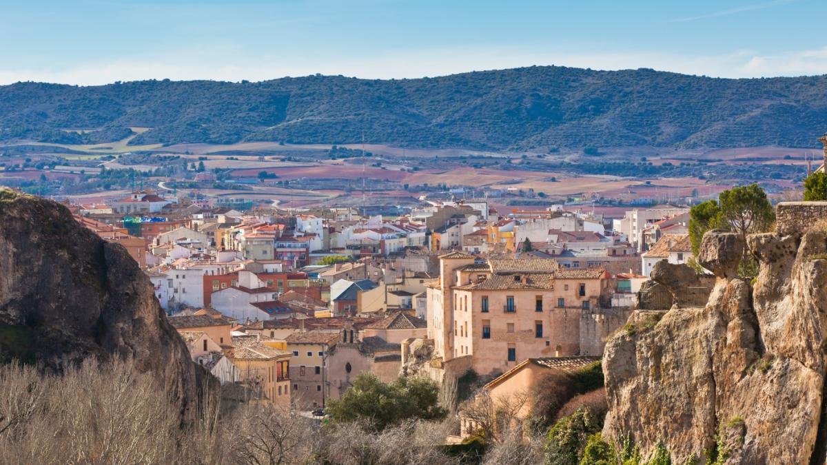 un sat turistic din spania isi cauta noi locuitori si antreprenori o vila cu trei dormitoare costa doar 18 000 de euro