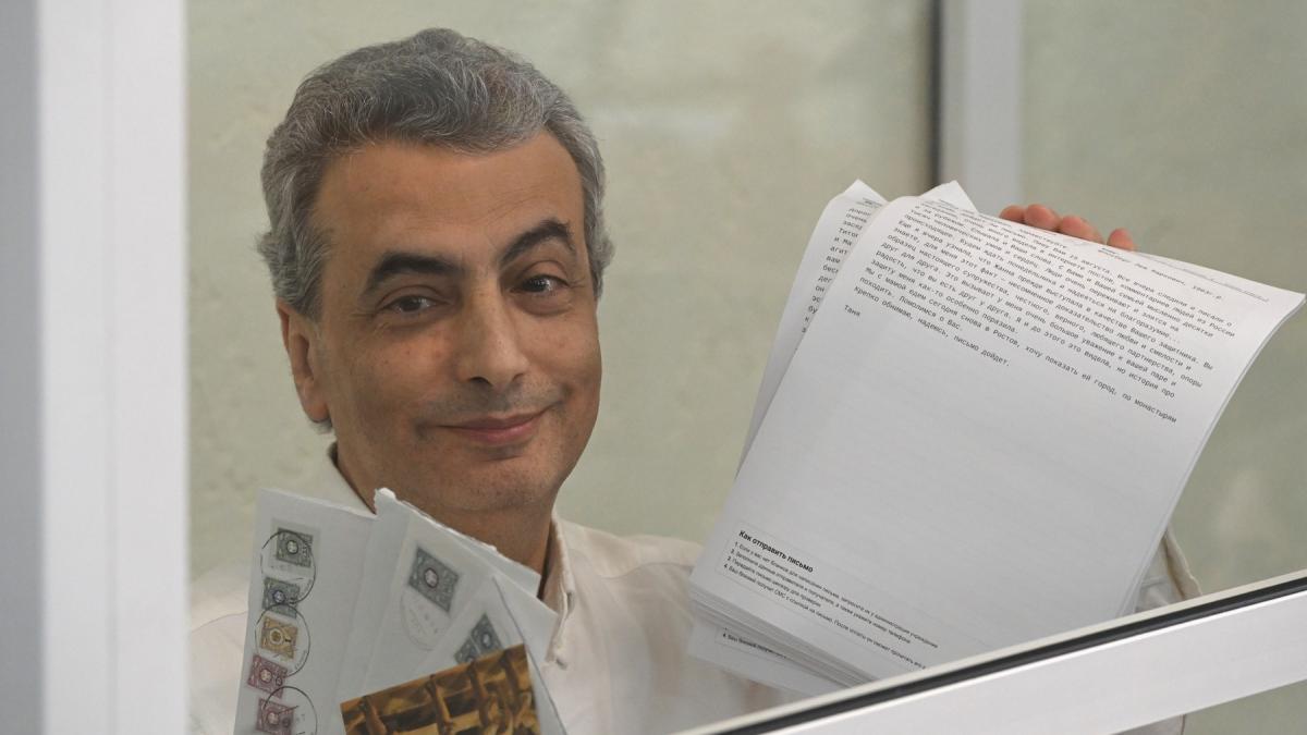 unul dintre cei mai cunoscuti politicieni anti razboi din rusia a fost condamnat la 11 ani de inchisoare de ce este acuzat