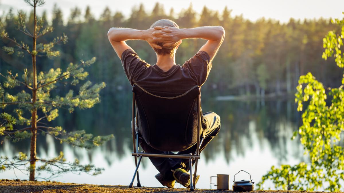 barbat relaxare natura padure lac