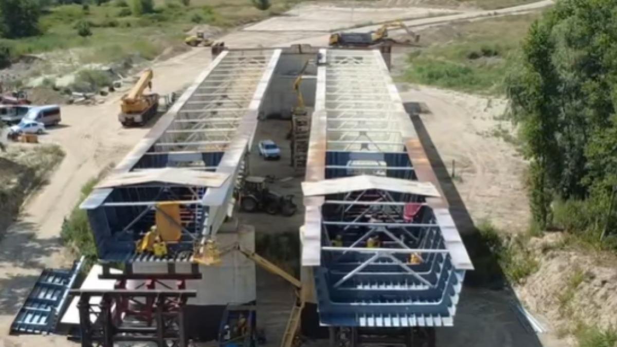 avans important pe autostrada unirii a8 podul peste prut care va lega romania de republica moldova a ajuns la 55
