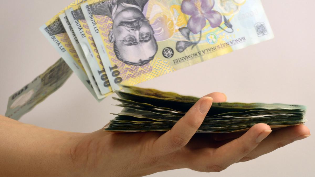 avertismentul economistilor despre legea salarizarii negrescu cine plateste si cat de sustenabil e