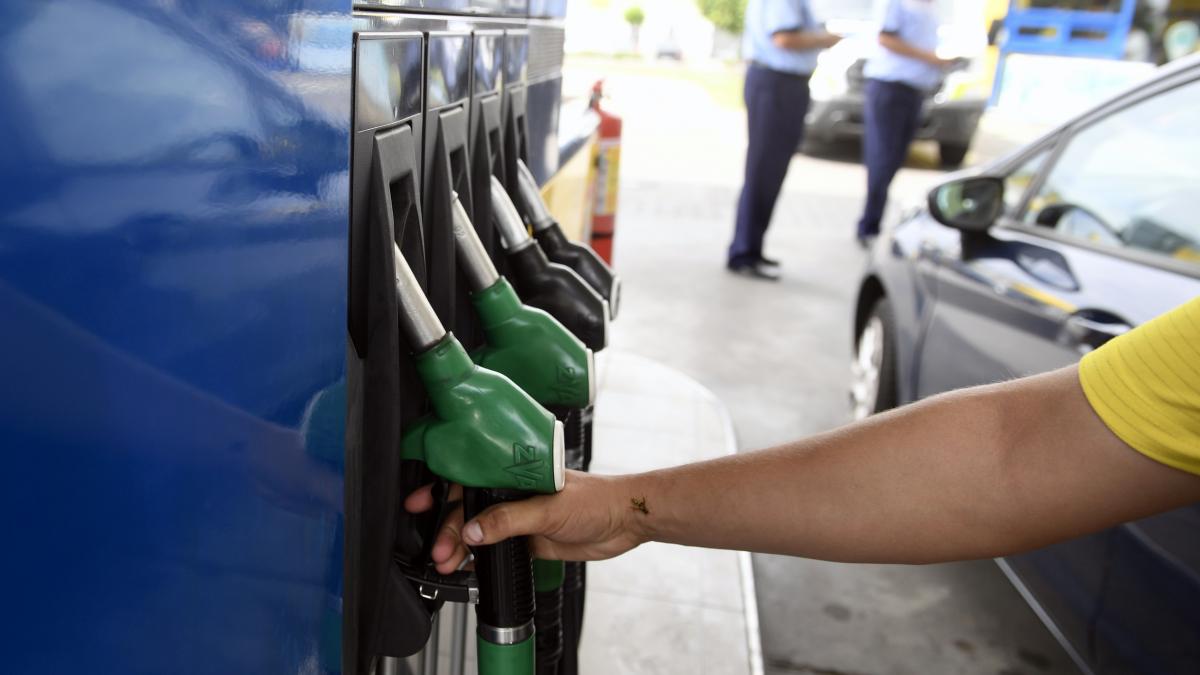 costurile au scazut dar nu se vede in pretul de la pompa transportatorii cer modificarea legii privind acciza la carburanti