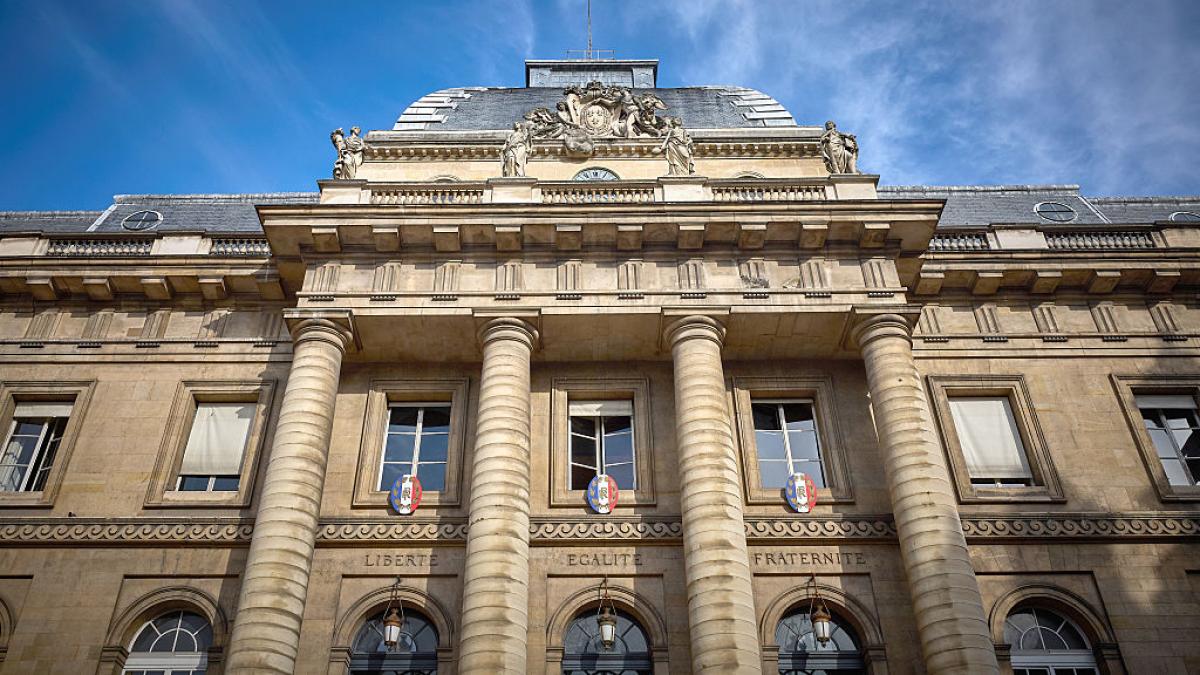 poza in care apare Parchetul din Paris
