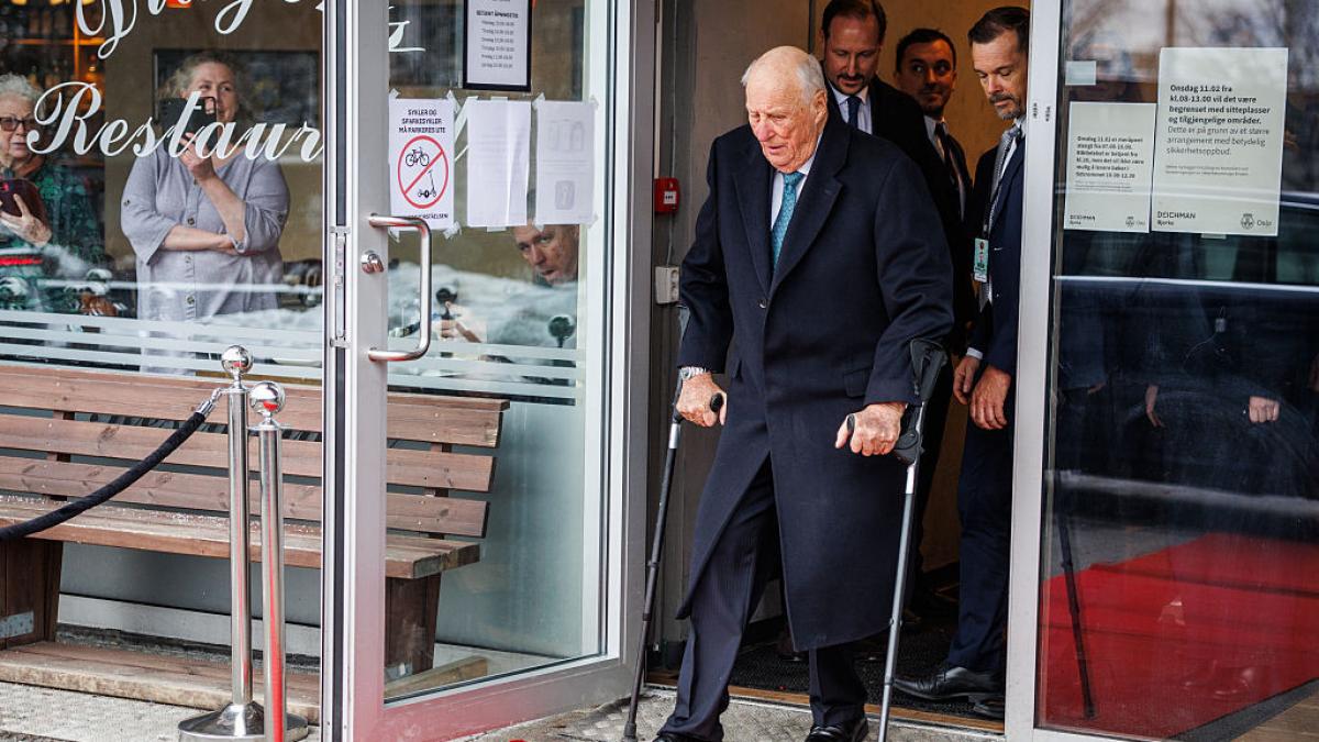 regele harald al norvegiei in varsta de 89 de ani a fost internat in spital si va fi in concediu medical doua saptamani