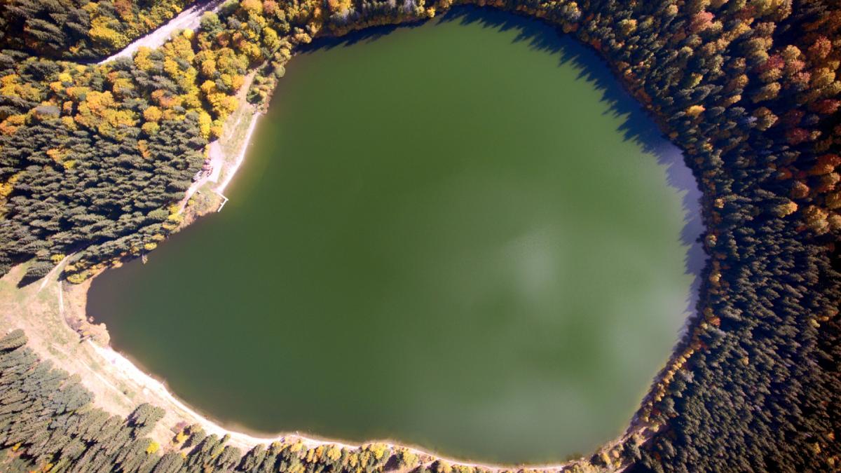 lacul sfanta ana transilvania romania vulcanic
