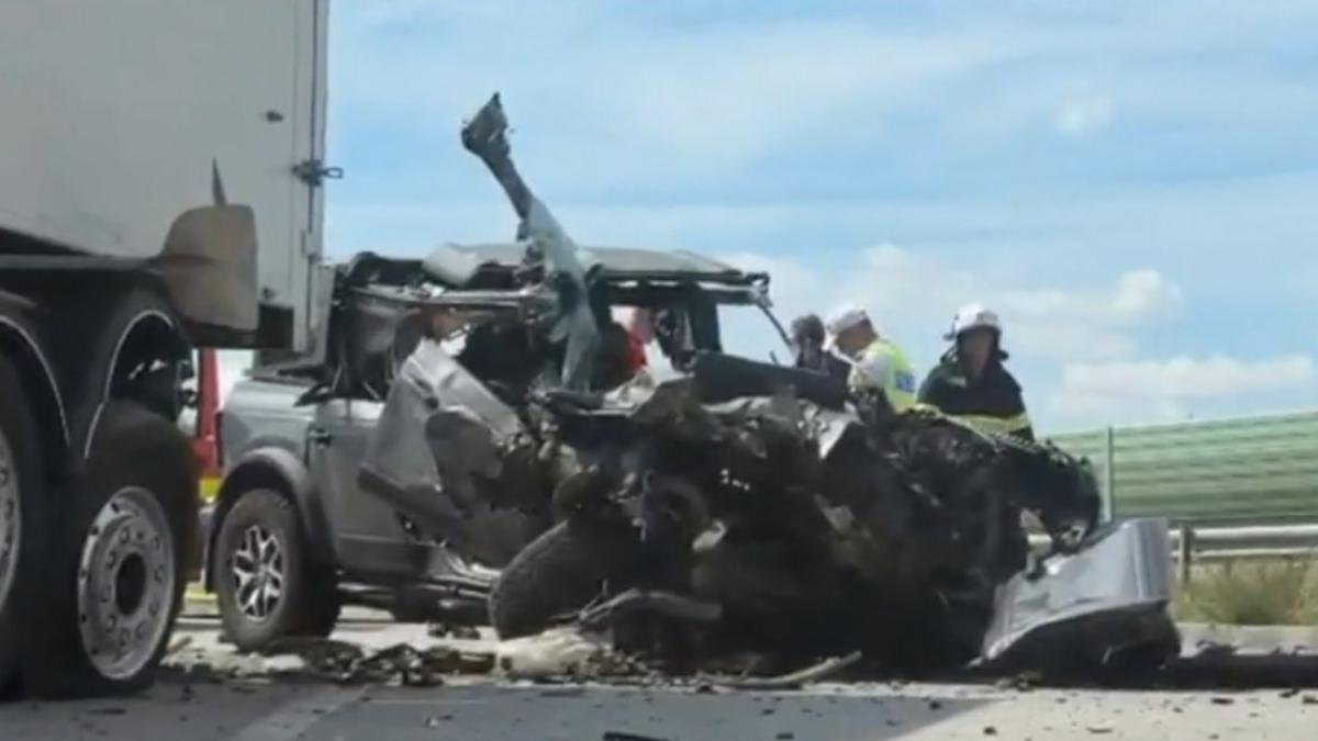 un sofer a murit decapitat dupa ce a intrat cu masina sub remorca unui tir la timisoara martori n a facut nimic sa evite impactul