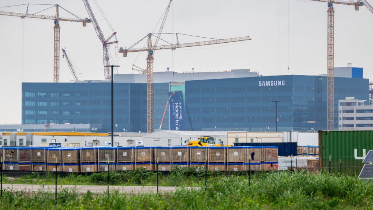 cipurile ai scumpesc totul samsung majoreaza preturile cu pana la 15