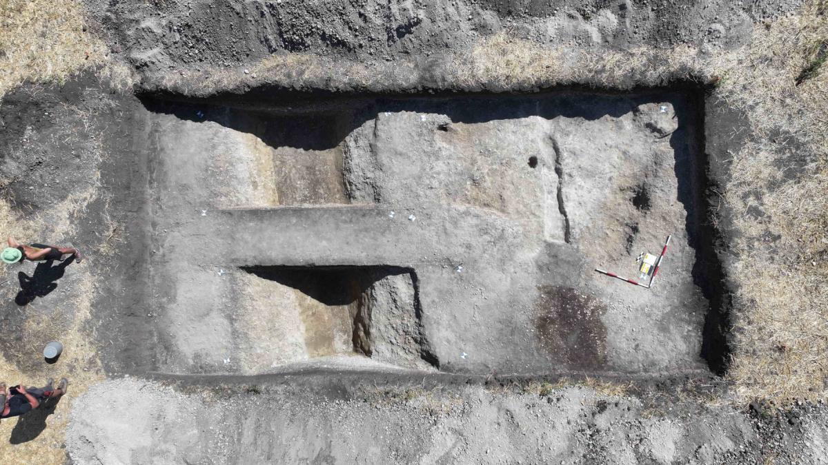 descoperire arheologica unica un sanctuar preistoric aliniat cu soarele si luna cu mult inainte de stonehenge a fost gasit in cehia