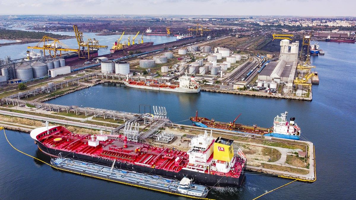 oil terminal intra in conflict de munca sindicalistii avertizeaza o greva de 5 zile ar costa mai mult decat cresterea salariilor