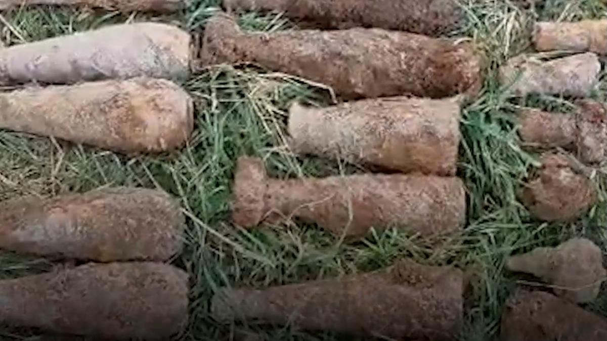 un detectorist amator a gasit 82 de obuze din al doilea razboi mondial pe un camp de langa baile tusnad
