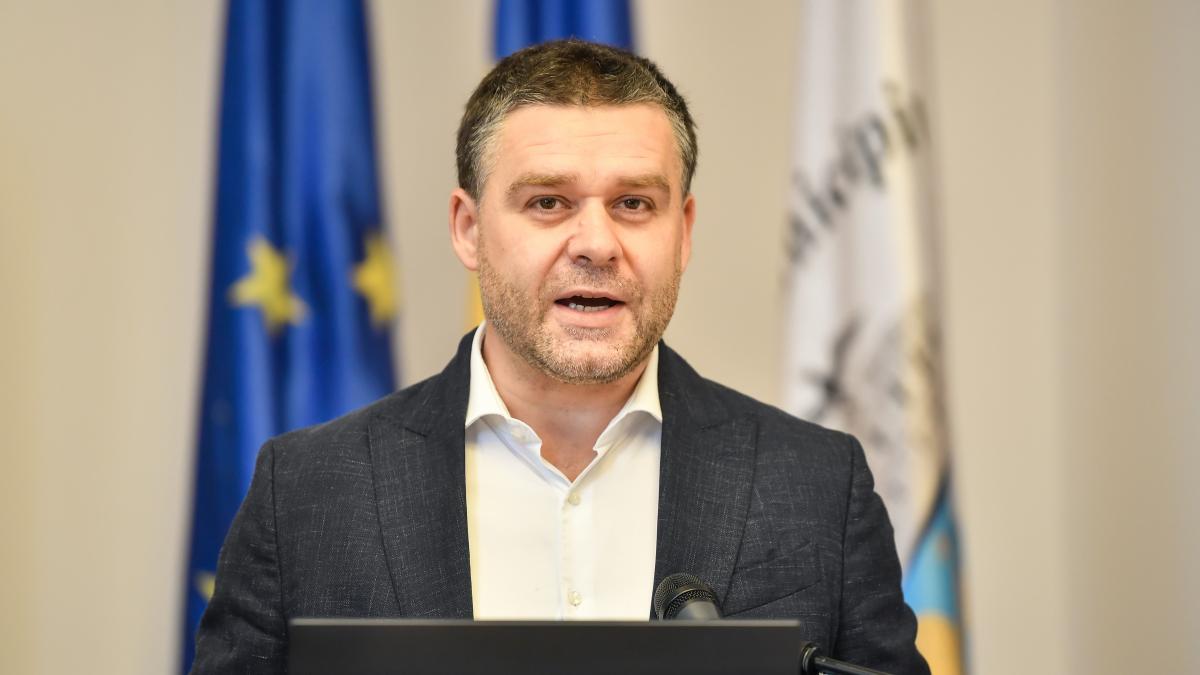 ciprian ciucu intervine in scandalul merdenelelor e loc si pentru croissant