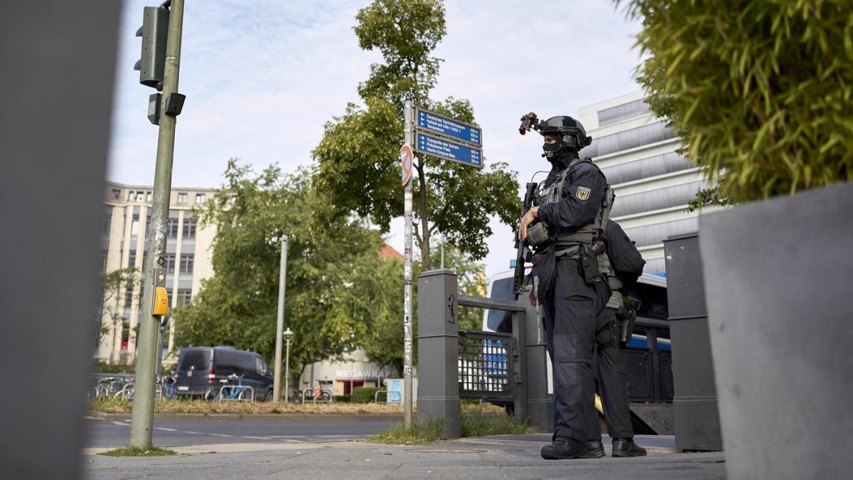 suspect arestat in romania intr un caz de asasinate pregatite in germania la comanda rusiei arme ascunse au fost gasite langa berlin