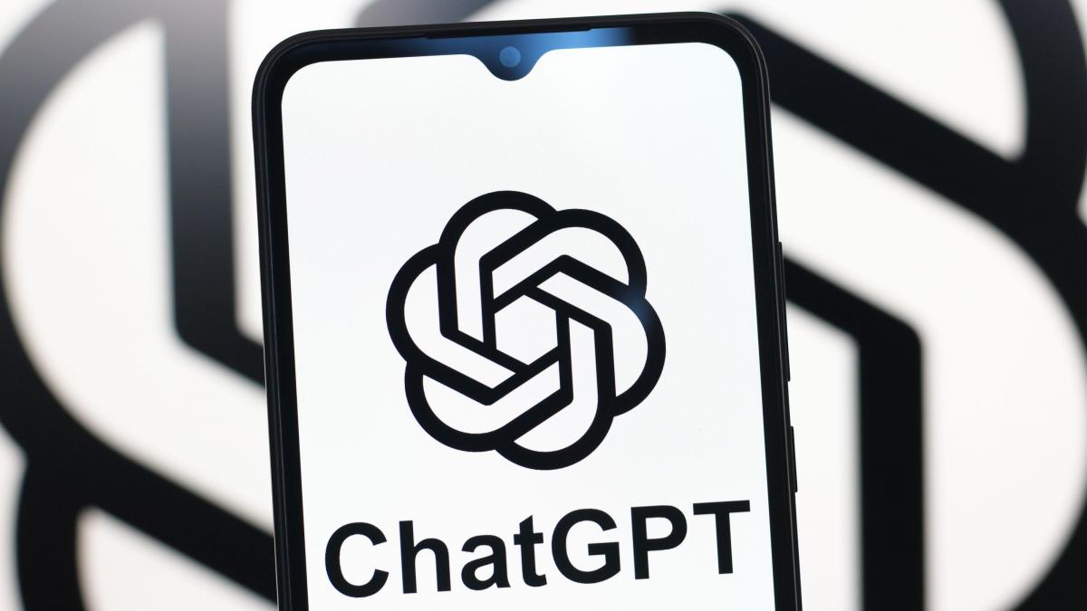 ultimele zile fara reclame pe chatgpt de luni chiar si unii utilizatori care platesc abonament vor incepe sa le vada