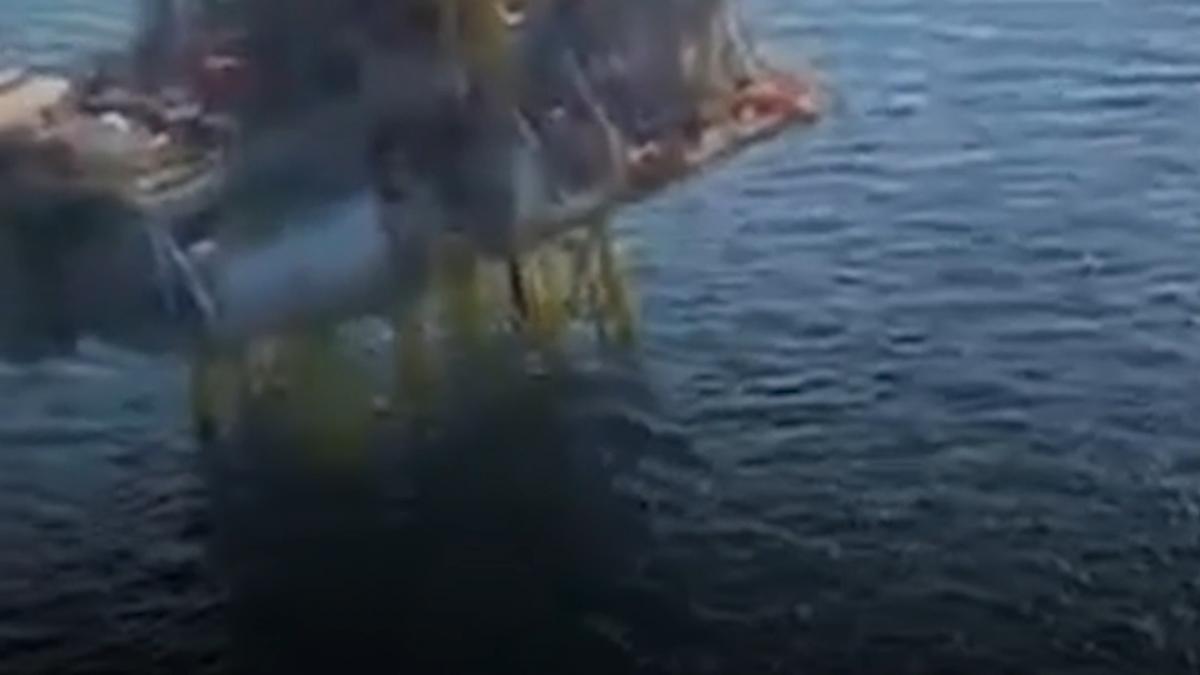 interventie de urgenta in marea neagra un elicopter black hawk a evacuat un membru al echipajului unei nave din zona neptun deep