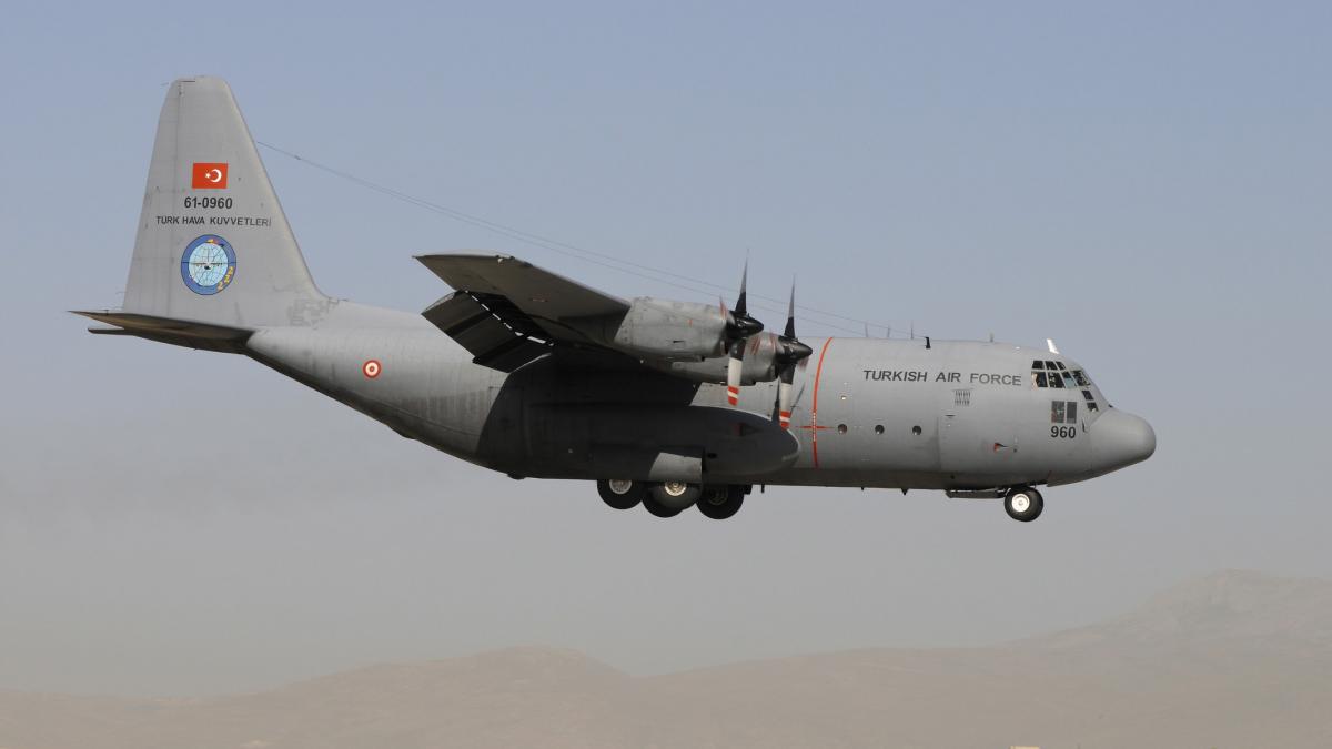 mai multe avioane militare turcesti au zburat repetat catre pakistan timp de 3 zile ar fi putut livra drone si sisteme antiaeriene
