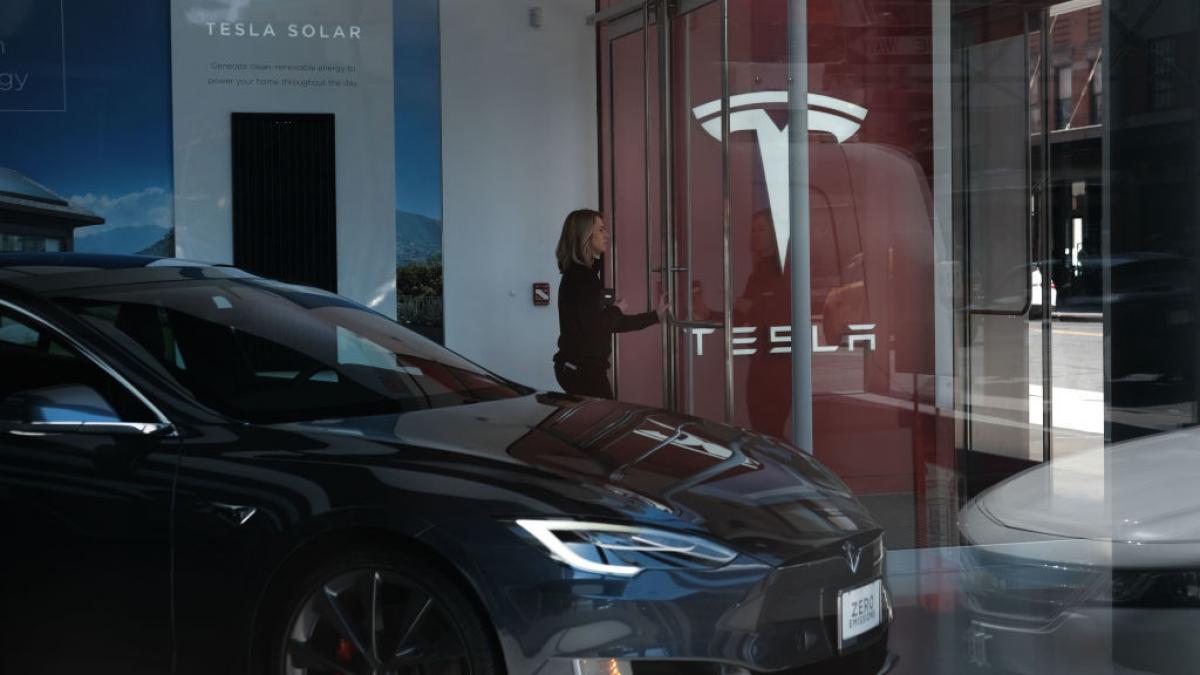 aproape trei milioane de masini tesla sunt rechemate in china din cauza manerelor ascunse ale portierelor