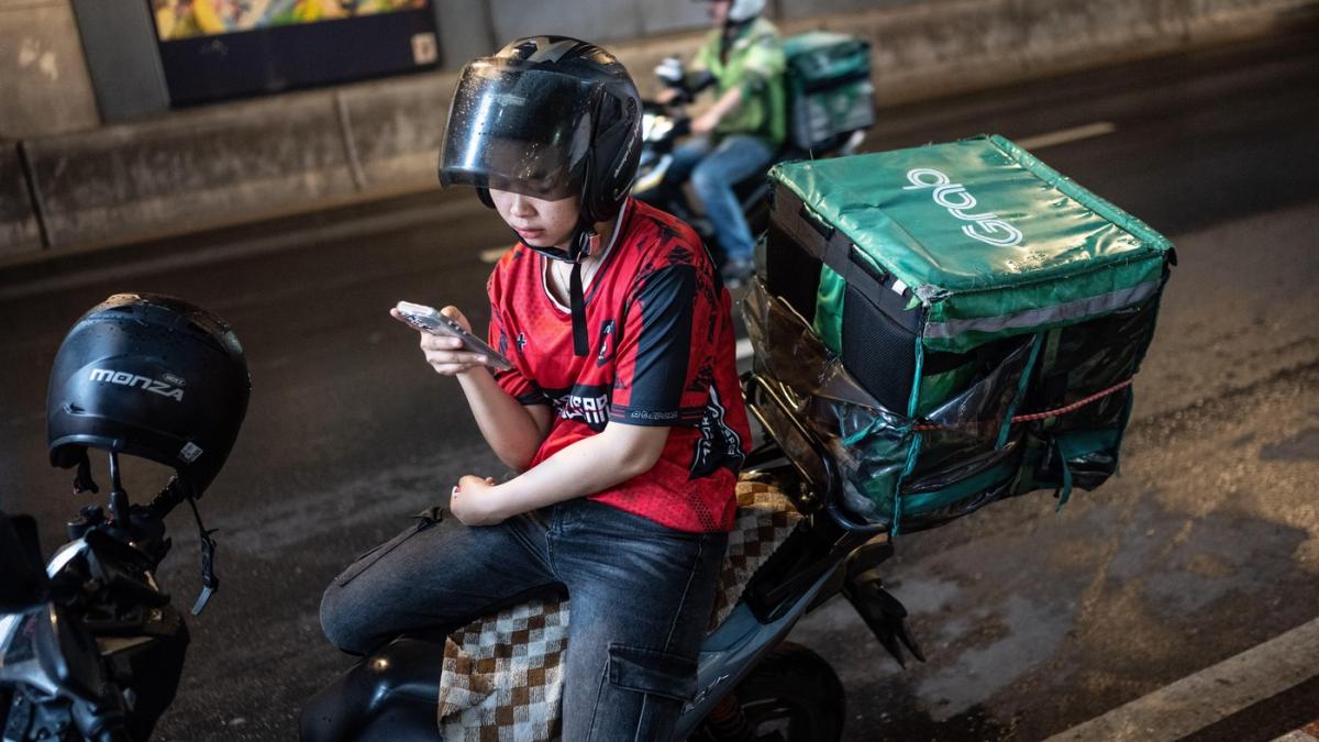 curier care livreaza mancare in china