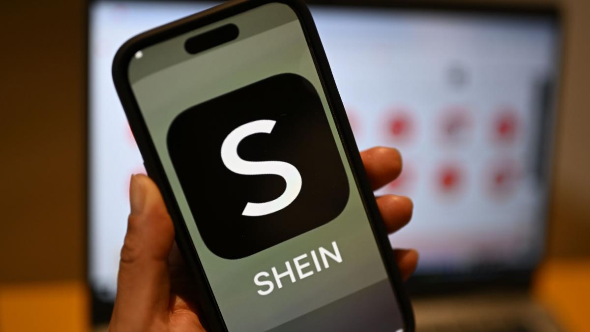 shein platforma comert online logo ecran telefon smartphone