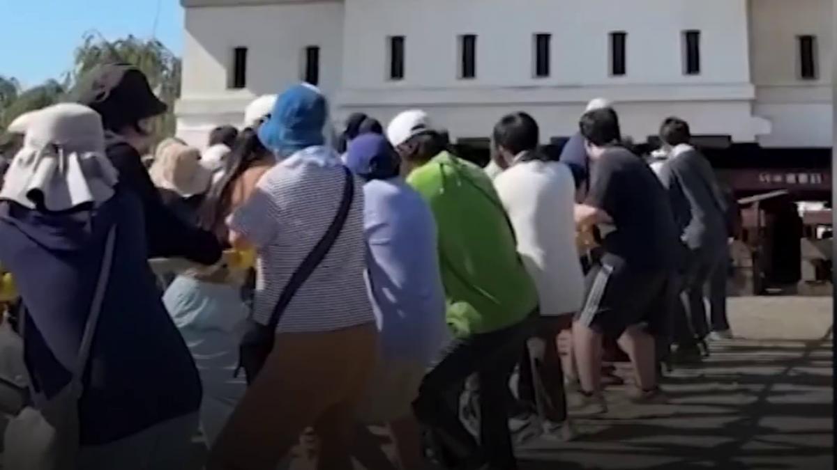 1 800 de oameni vor muta castelul hirosaki de 360 de tone din japonia pentru protejarea cladirii vor folosi metoda hikiya