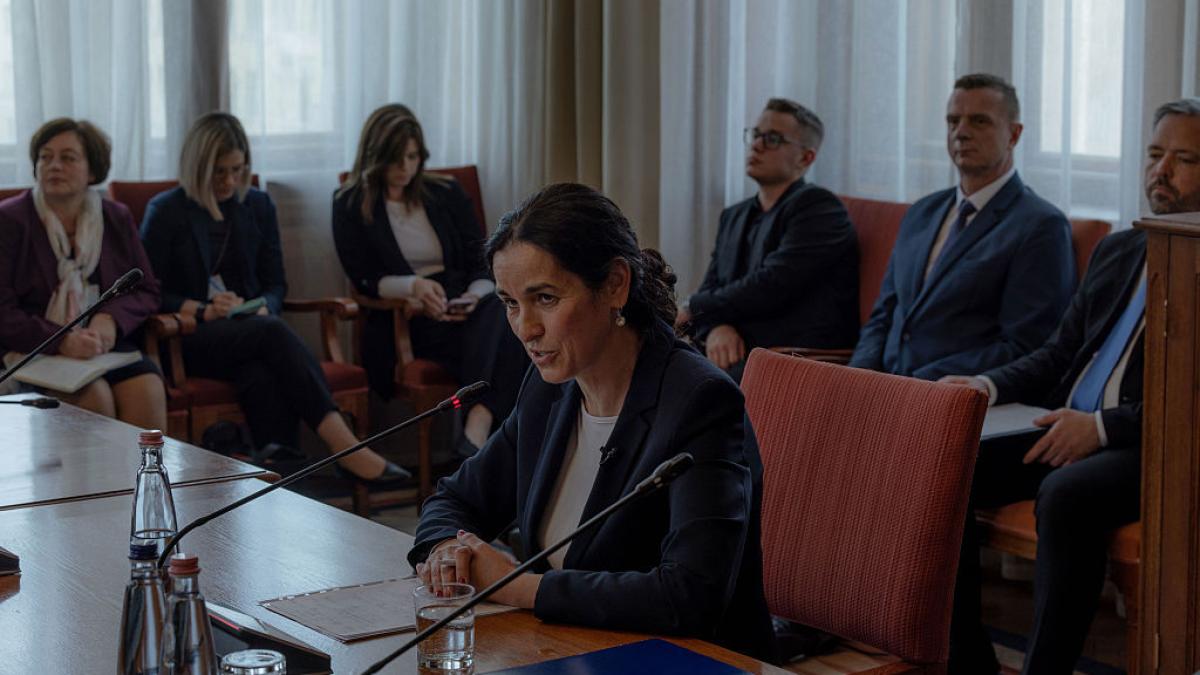 guvernul magyar sesizeaza procurorii dupa ce a descoperit ca orban a cumparat ventilatoare de aproape un miliard dolari in era covid