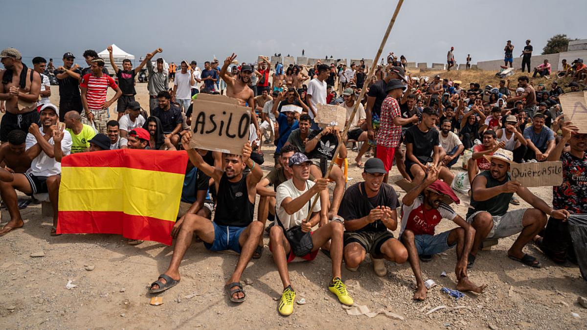 guvernul spaniei vrea sa accelereze intoarcerea migrantilor inca prezenti in ceuta