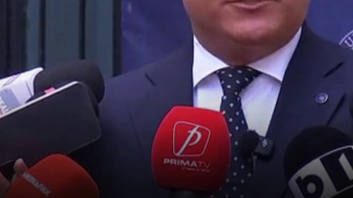 ministrul pislaru in mijlocul protestatarilor care ii cer demisia sindicatele cer majorarea salariului minim de la 1 ianuarie 2027