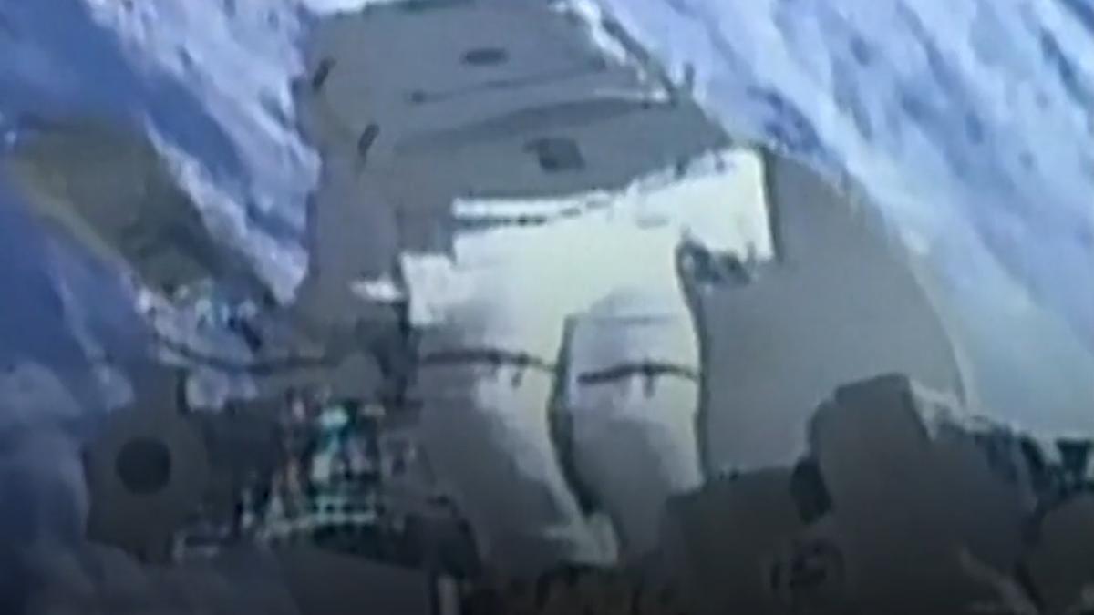 misiune in spatiu doi astronauti au iesit din statia spatiala internationala pentru a instala o antena