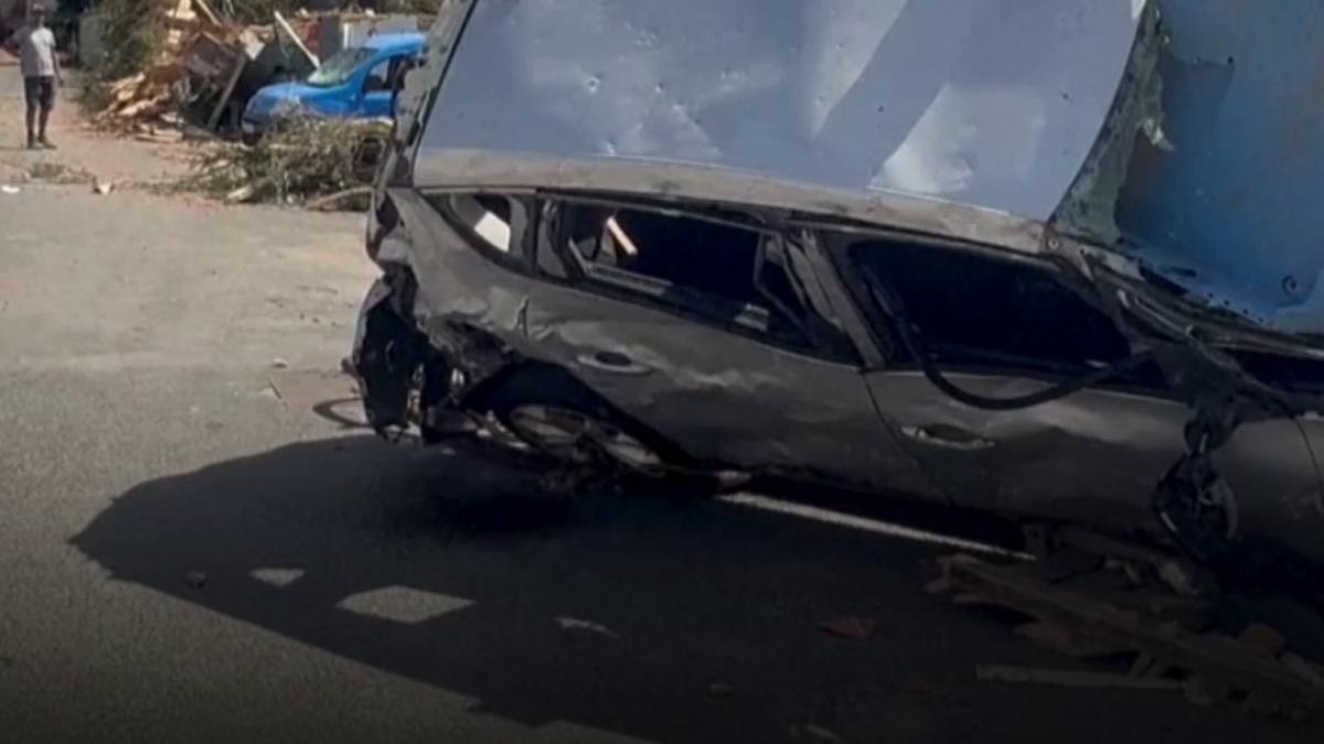o tornada a maturat un sat din franta zeci de oameni au fost raniti furtuna a smuls acoperisuri si a distrus sute de case