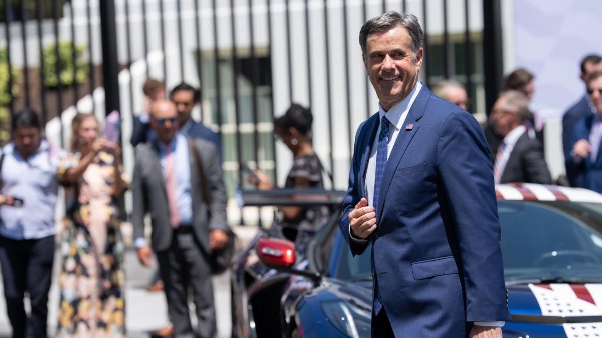 seful cia john ratcliffe ar fi ajuns la moscova un avion militar american a aterizat marti in capitala rusiei