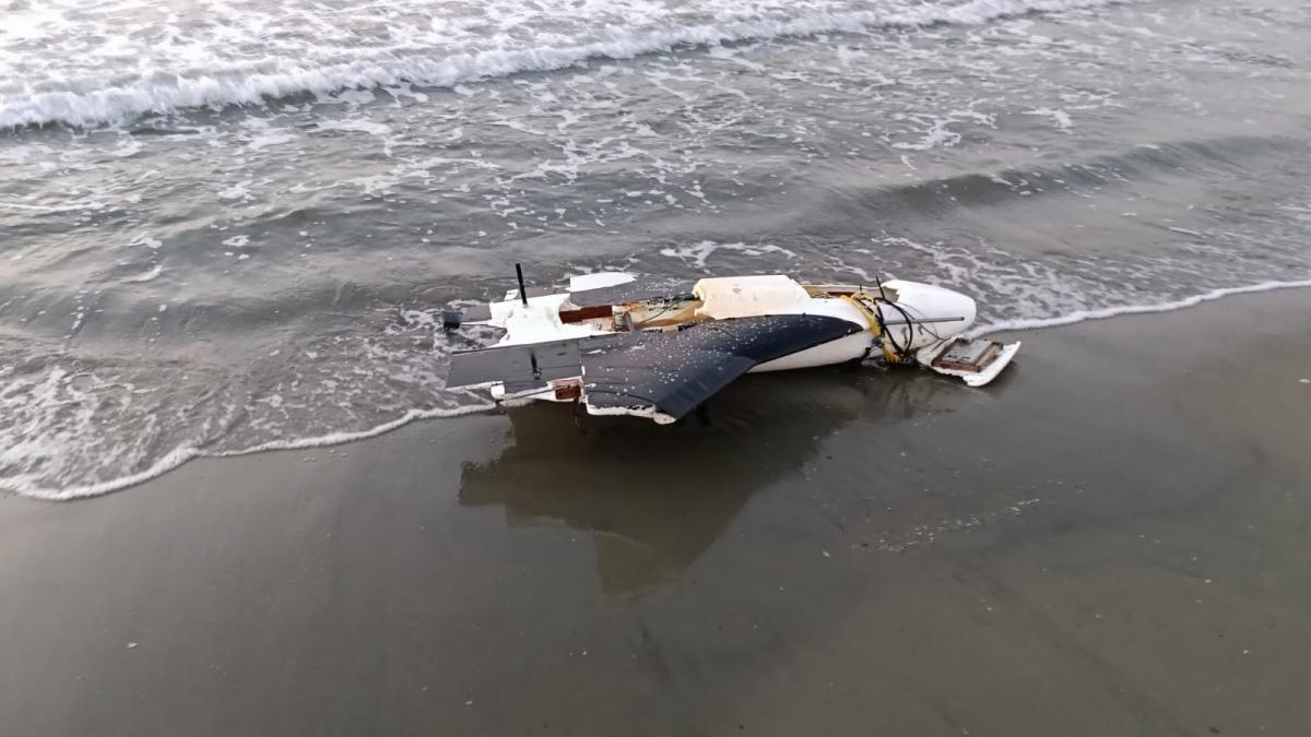 alerta la malul marii toata plaja din olimp a fost inchisa dupa ce a fost descoperita o bucata de drona