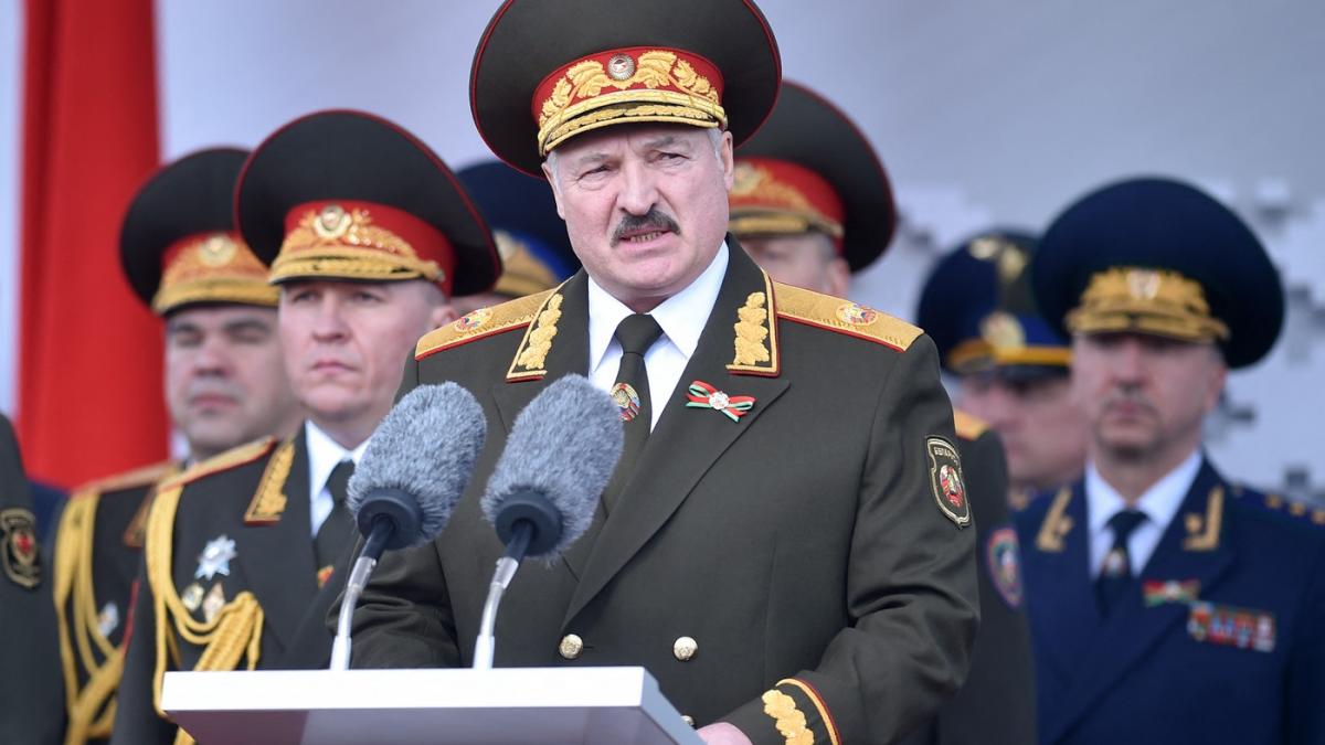 cresc ingrijorarile ca putin va ataca nato lukasenko anunta ca isi pregateste trupele imediat dupa vizita sefului cia la moscova