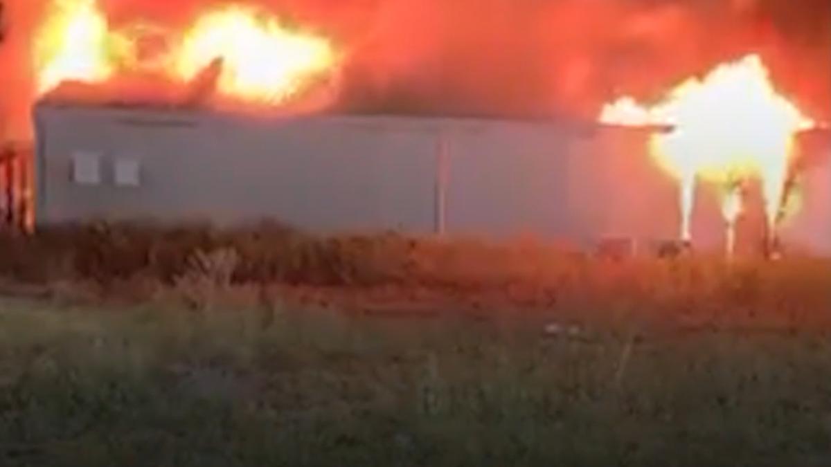 incendiu puternic la o hala cu baterii pentru stocarea energiei in buzau