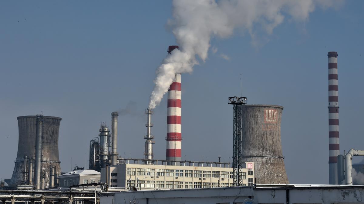 rafinaria lukoil din ploiesti in insolventa tribunalul prahova a deschis procedura generala