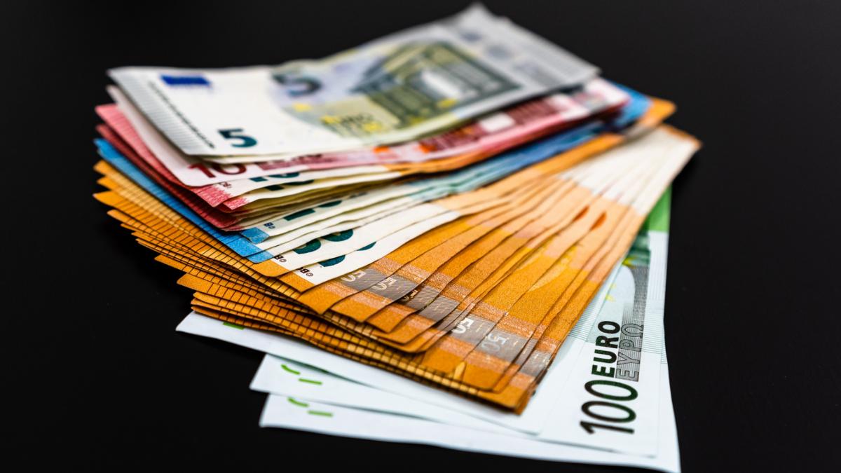 cum se impart banii din safe guvernul a aprobat repartizarea sumei mapn primeste 9 7 miliarde de euro sri ia 501 milioane