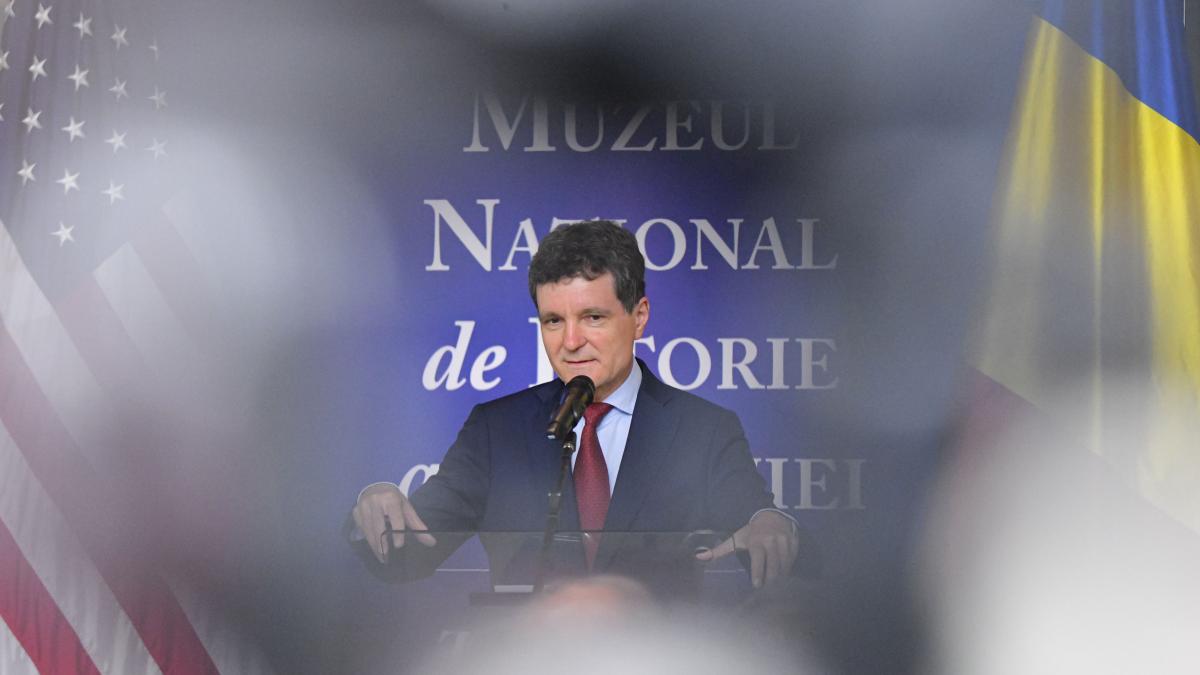 nicusor dan a publicat un editorial in fox news romania nu cere mai mult de la america romania se ofera sa faca mai mult