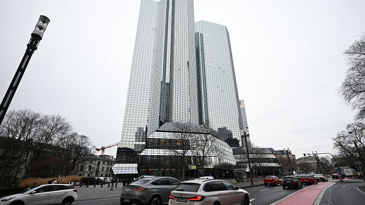 un fost bancher al deutsche bank a recunoscut ca a furat peste 600 000 de euro din conturilor clientilor