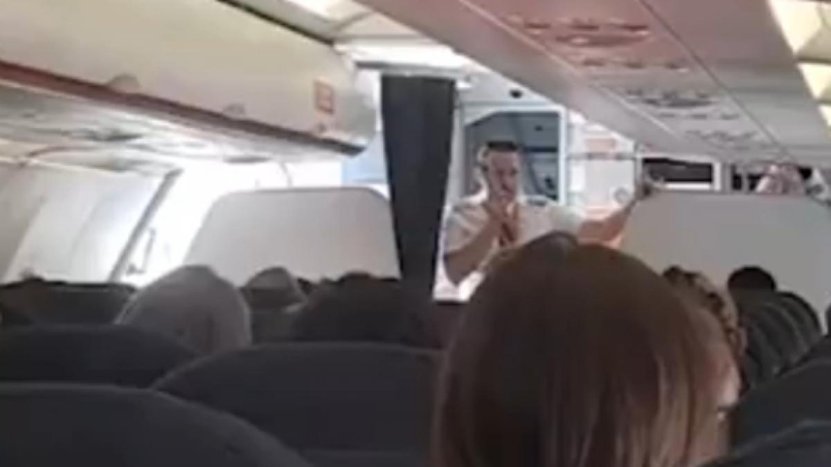 imagini virale eu sunt comandantul eu decid un avion era prea greu asa ca o parte din bagaje au fost descarcate
