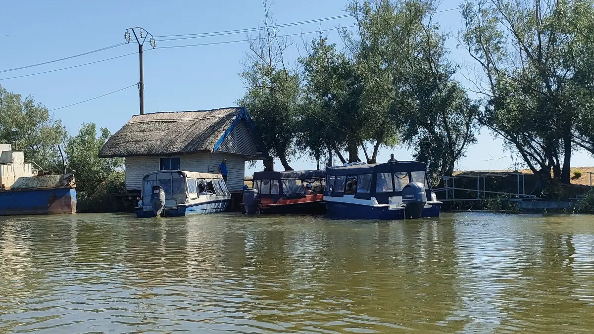 jurilovca locul unde istoria si natura se intalnesc de la cetatea orgame argamum pana la gura portitei unde se ajunge doar pe apa
