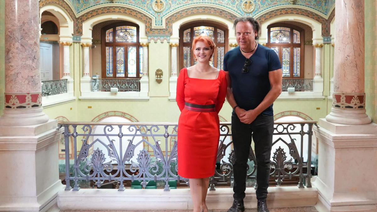 lia olguta vasilescu a anuntat ca charley ottley filmeaza la craiova unul dintre cele mai mari evenimente europene de marionete