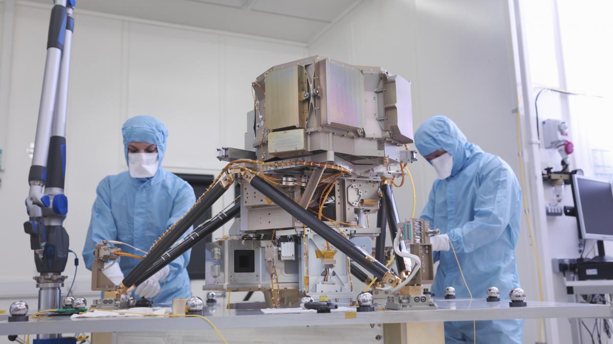 airbus isi muta productia de sateliti in europa si cauta cumparator pentru divizia din florida