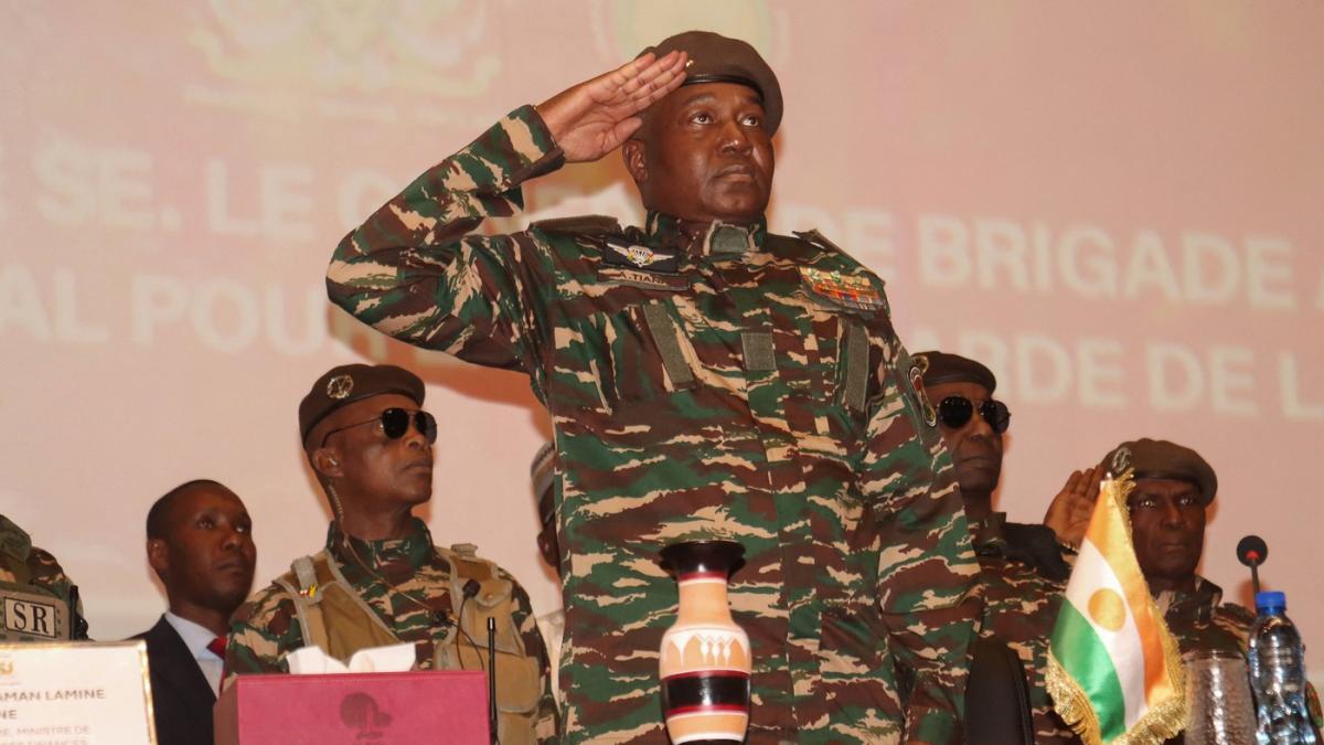 haos in niger focuri puternice de arma si explozii militari au incercat sa patrunda in palatul prezidential
