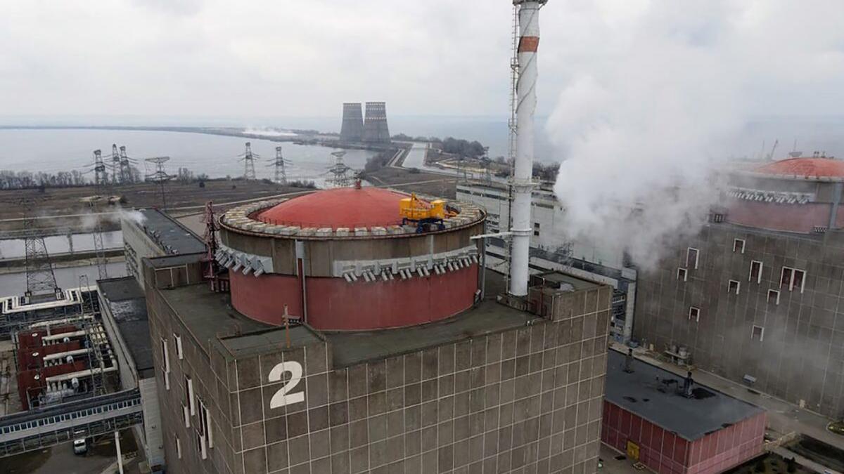 panica la zaporojie cea mai mare centrala nucleara din europa e fara curent de 7 zile generatoarele mai au motorina pentru 9 zile