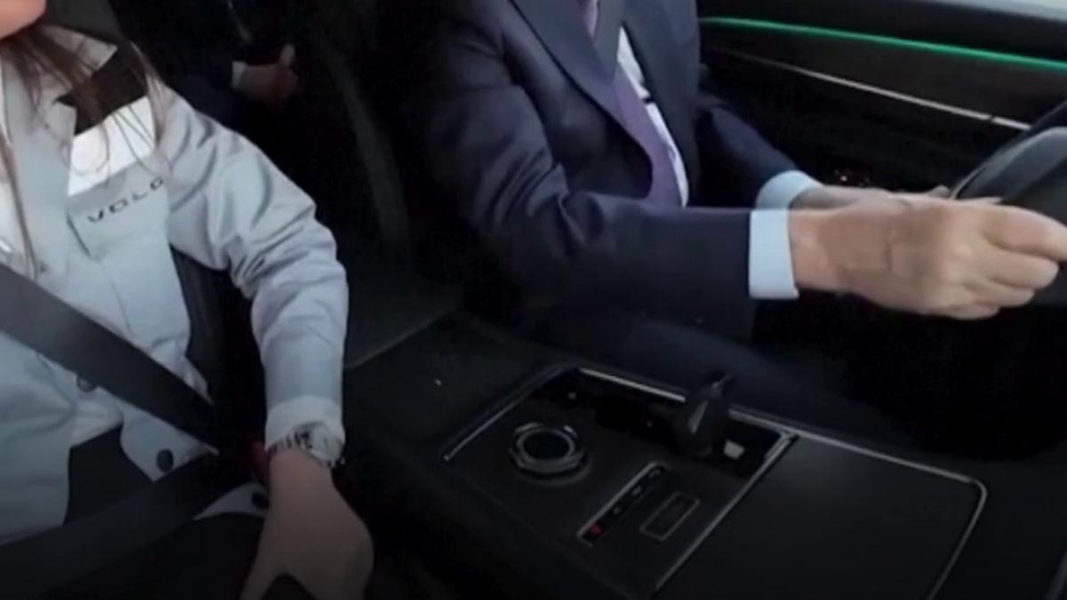 putin a testat cea mai noua masina ruseasca fabricata cu tehnologie din china cum arata suv ul si reactia presedintelui rus