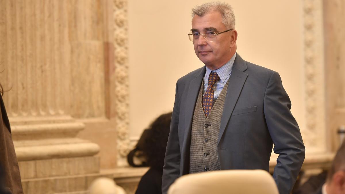 aur nu renunta la ideea suspendarii lui nicusor dan petrisor peiu presedintele nu si a schimbat atitudinea
