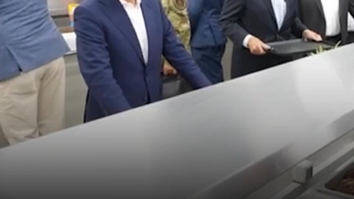 nicusor dan s a intalnit cu doi congresmeni americani la baza kogalniceanu presedintele a mancat la popota alaturi de soldati