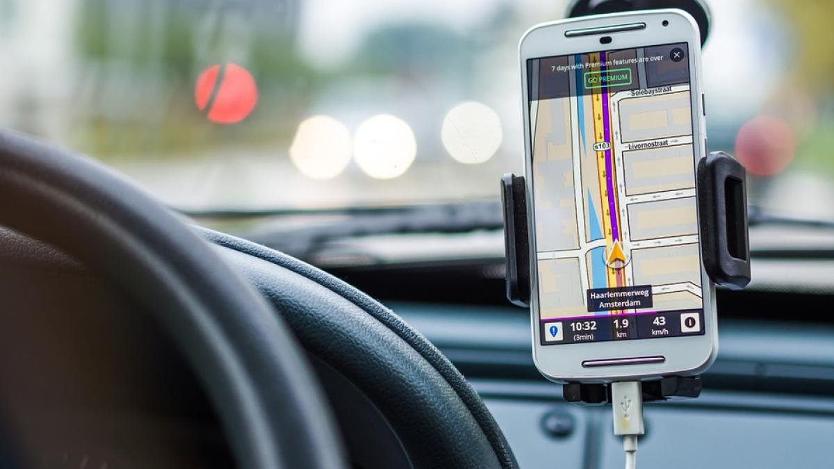 waze google maps sau apple maps ce aplicatie de navigatie ti se potriveste cel mai bine daca esti sofer biciclist sau pieton